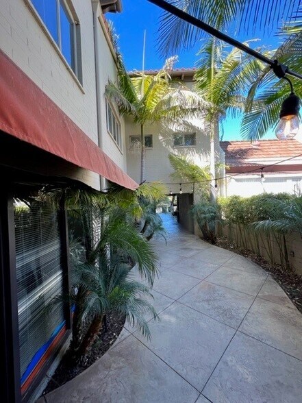 More Photos Of 716 Yarmouth Rd, Palos Verdes Estates Office For Sale