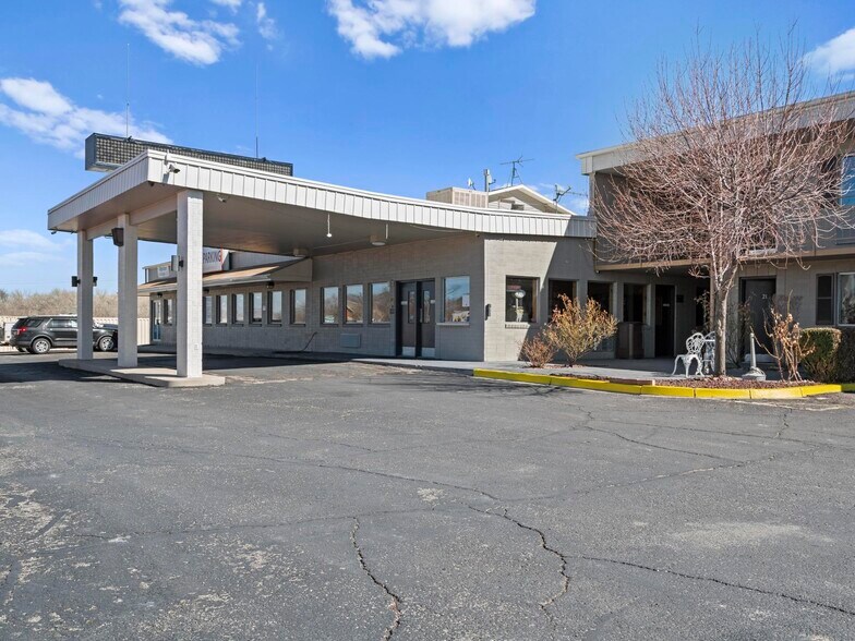 More Photos Of 1225 S State St, Salina Hotel For Sale