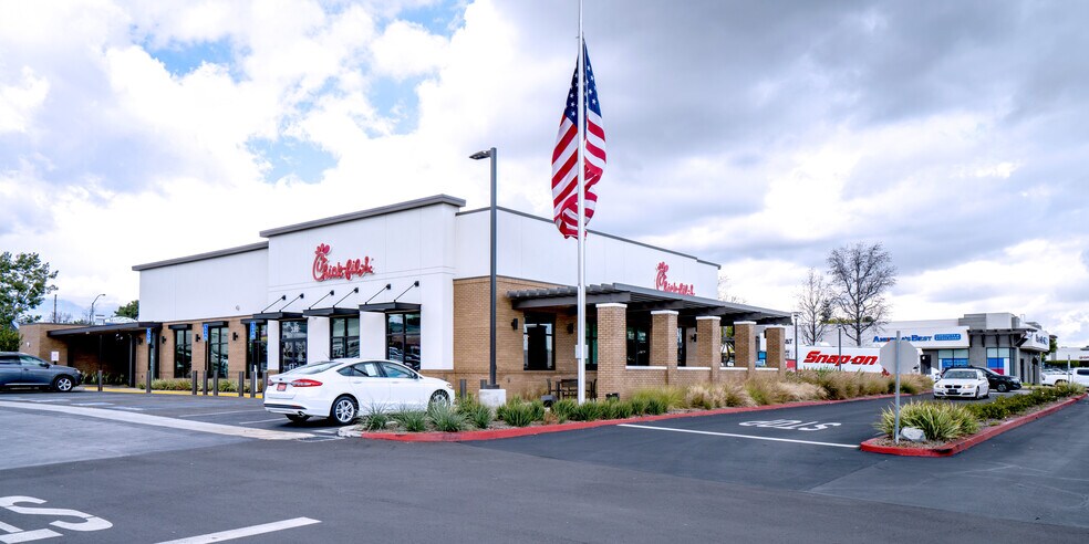 More Photos Of 201-391 S Mountain Ave, Upland Unknown For Lease