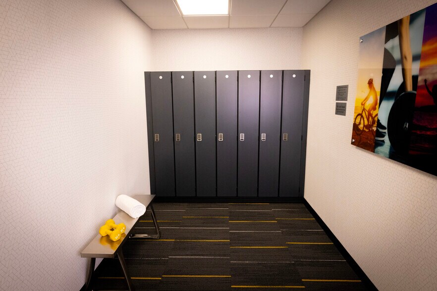 More Photos Of 175 Pinelawn Rd, Melville Office For Lease