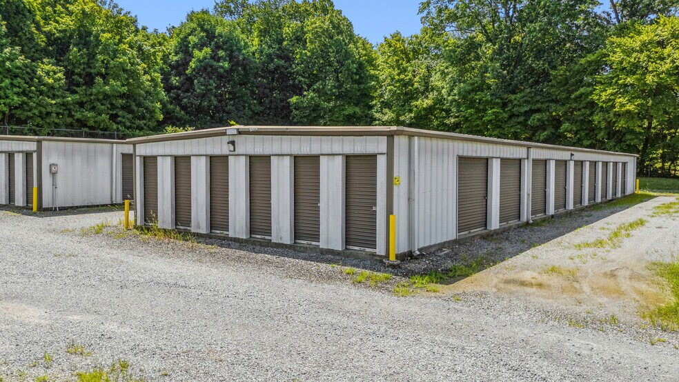 More Photos Of 2359 Old Russellville Pike, Clarksville Flex For Sale