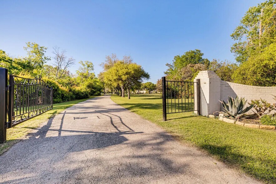 More Photos Of 601 N Shipp St, Madisonville Specialty For Sale