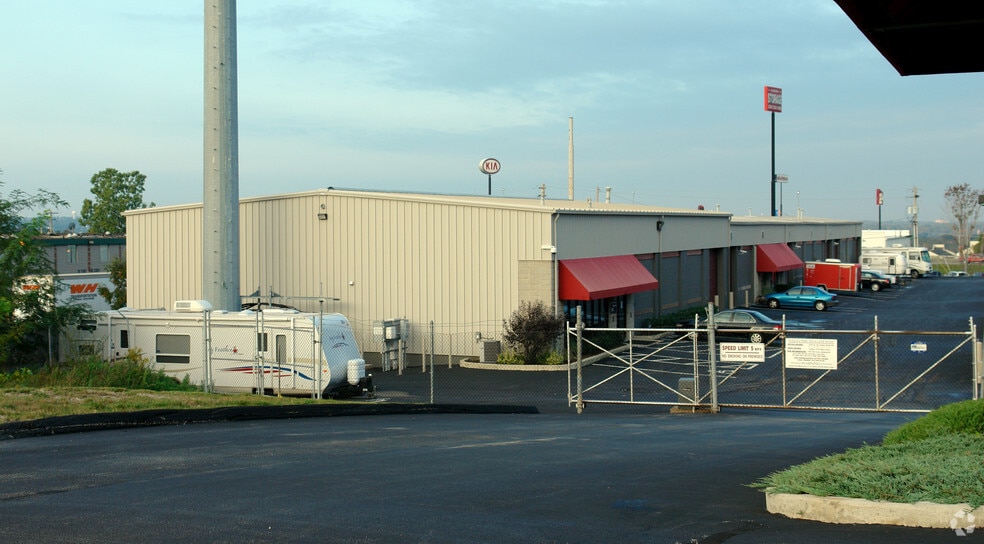 More Photos Of 5010 Gateway Dr, Medina Self Storage For Lease