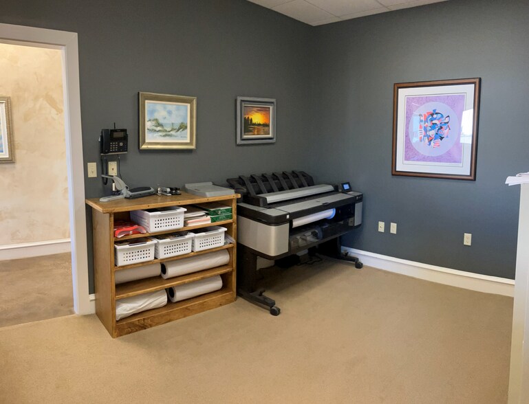 More Photos Of 2200 Garden Ln, Midland Service For Sale