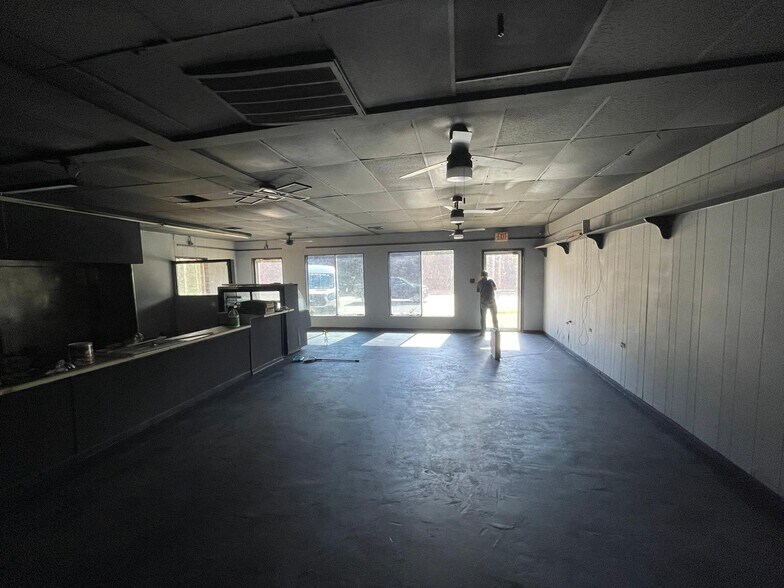 More Photos Of 1916 Cedar Dr, La Marque Restaurant For Lease