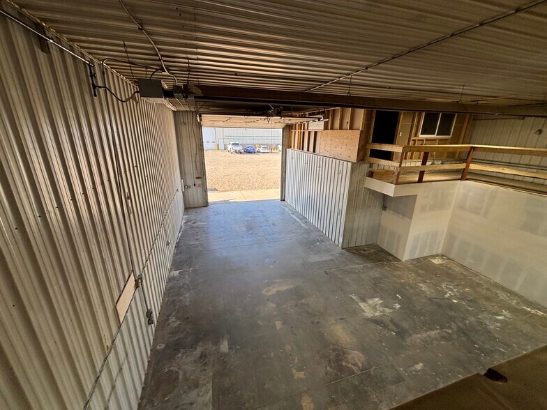 More Photos Of 114 Rock Rd, Belgrade Industrial For Lease