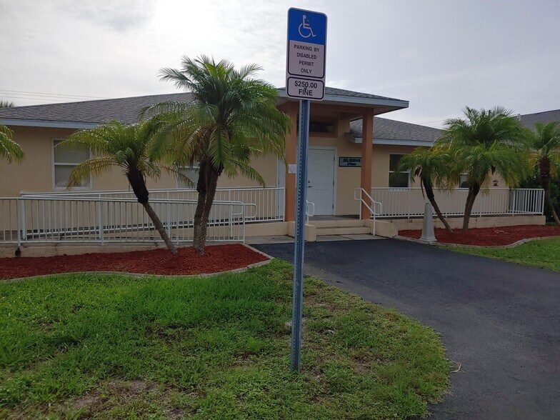More Photos Of 8359 Stringfellow Rd, Saint James City Medical For Lease
