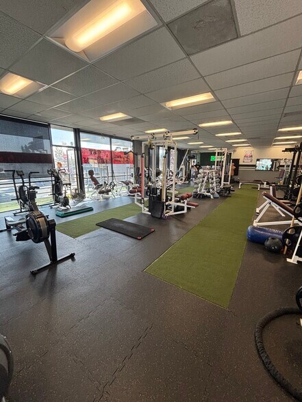 More Photos Of 4367 Woodman Ave, Sherman Oaks Unknown For Lease