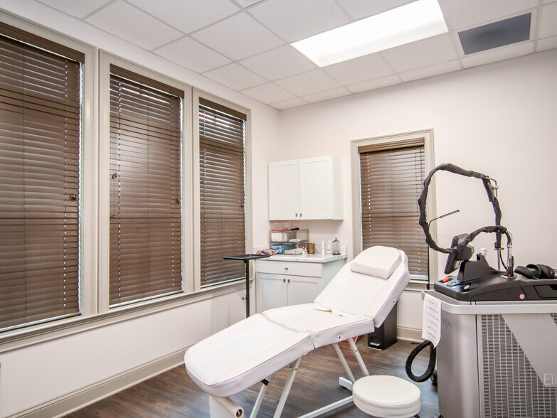 More Photos Of 404 Enterprise Dr, Oxford Medical For Sale