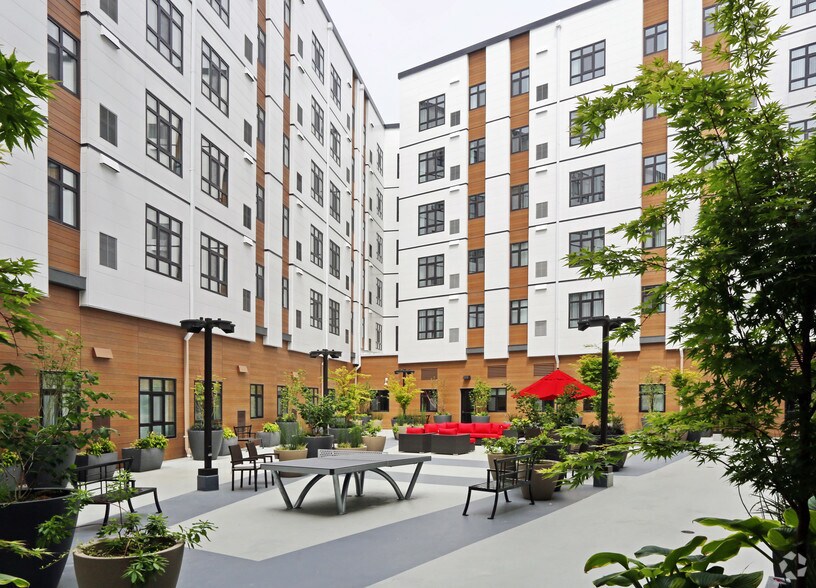 More Photos Of 913 S Jackson St, Seattle Apartments For Lease