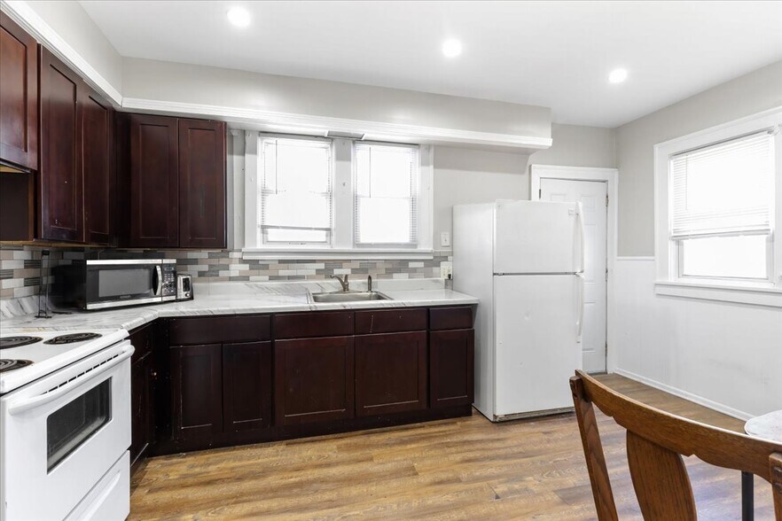 More Photos Of 205 Philadelphia Ave, Egg Harbor City Apartments For Sale