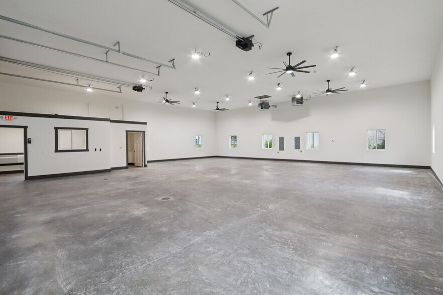 More Photos Of 407 Wengel dr, Reedsburg Light Manufacturing For Lease