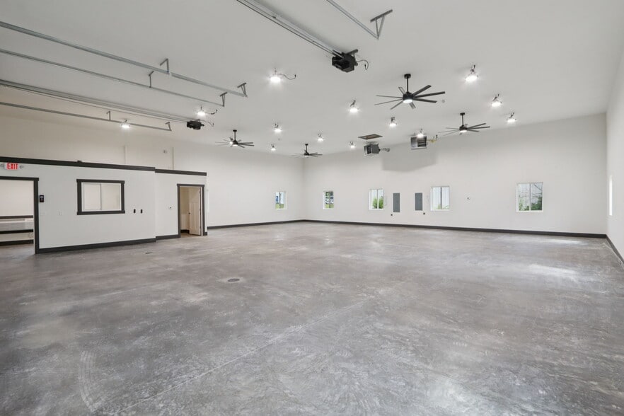 More Photos Of 407 Wengel dr, Reedsburg Light Manufacturing For Sale