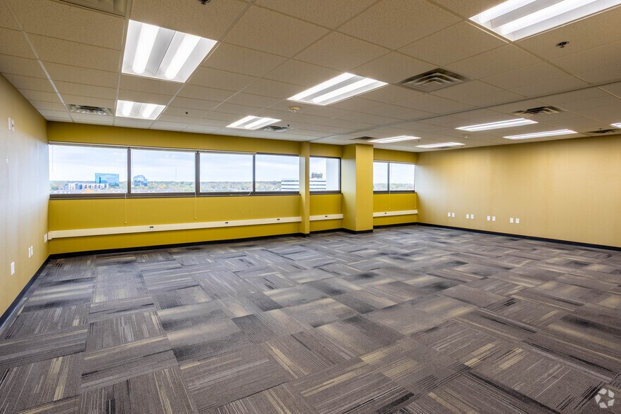 More Photos Of 435 Ford Rd, Saint Louis Park Office For Sale