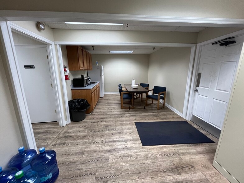 More Photos Of 1927 Baker Rd, High Point Warehouse For Sale