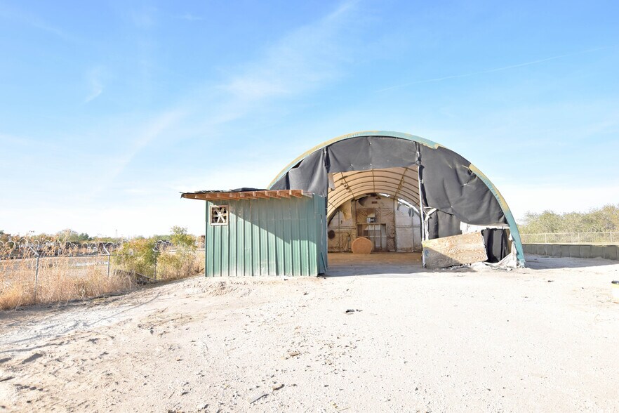 More Photos Of 305 E 57th St, Odessa Warehouse For Sale