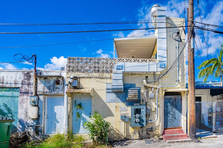 More Photos Of 1083 SE 17th St, Fort Lauderdale Convenience Store For Sale