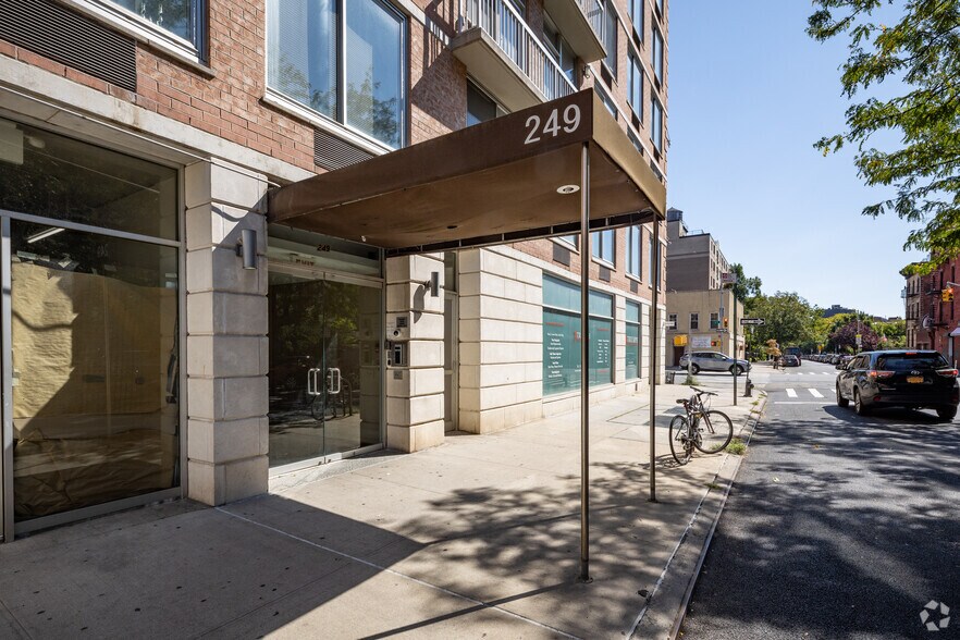 More Photos Of 2301 2nd Ave, New York Apartments For Lease