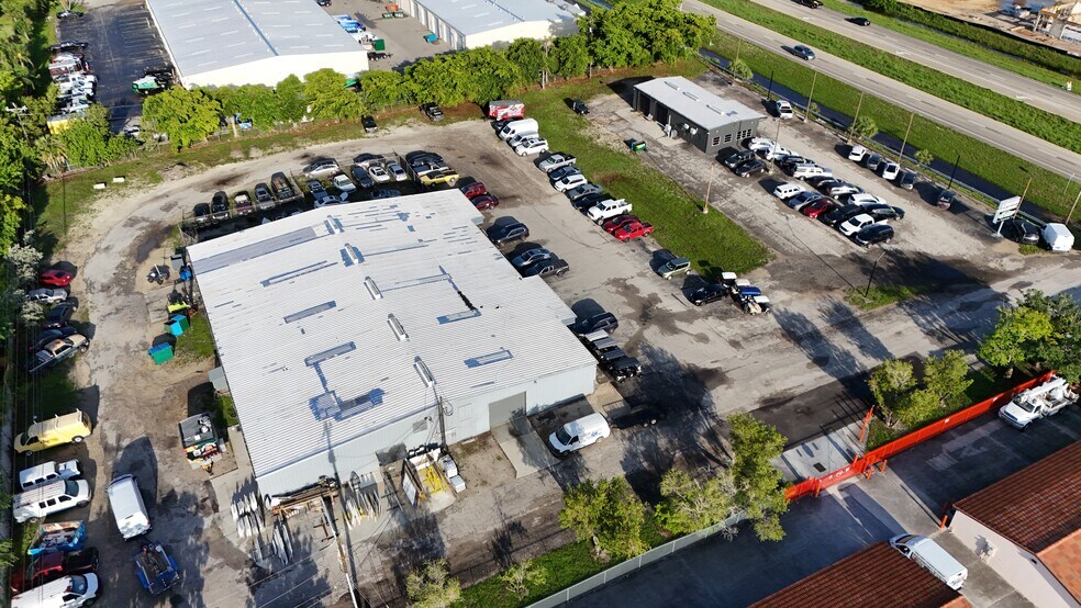 More Photos Of 1302 NE Pine Island Rd, Cape Coral Warehouse For Lease