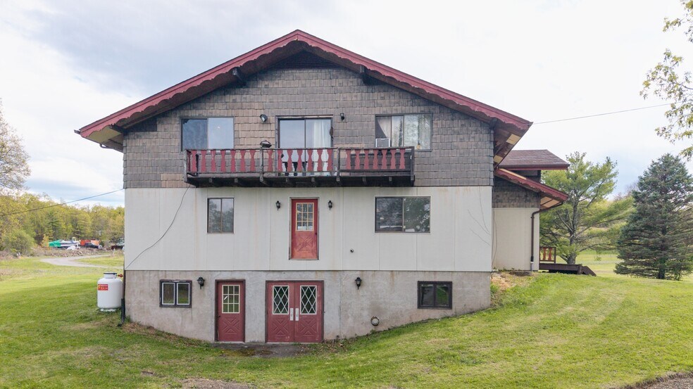 More Photos Of 167 Hill Rd, Kingston Sports And Entertainment For Sale
