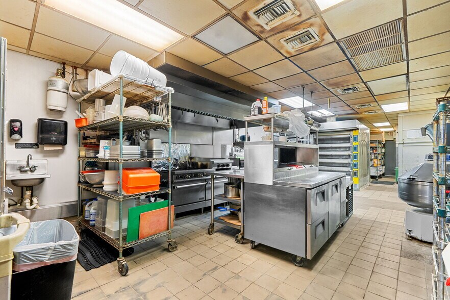 More Photos Of 2909-2911 E Commercial Blvd, Fort Lauderdale Storefront Retail Residential For Sale