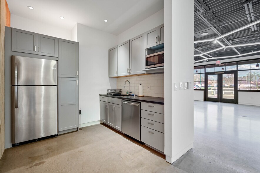 More Photos Of 504 Jose St, Santa Fe General Retail For Lease