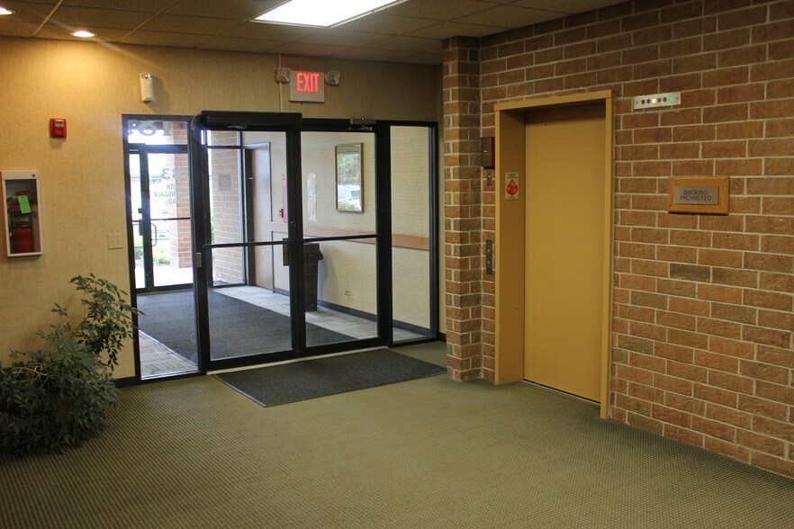 More Photos Of 183 S Bloomingdale Rd, Bloomingdale Medical For Lease