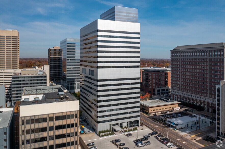 More Photos Of 101 S Hanley Rd, Clayton Office For Lease