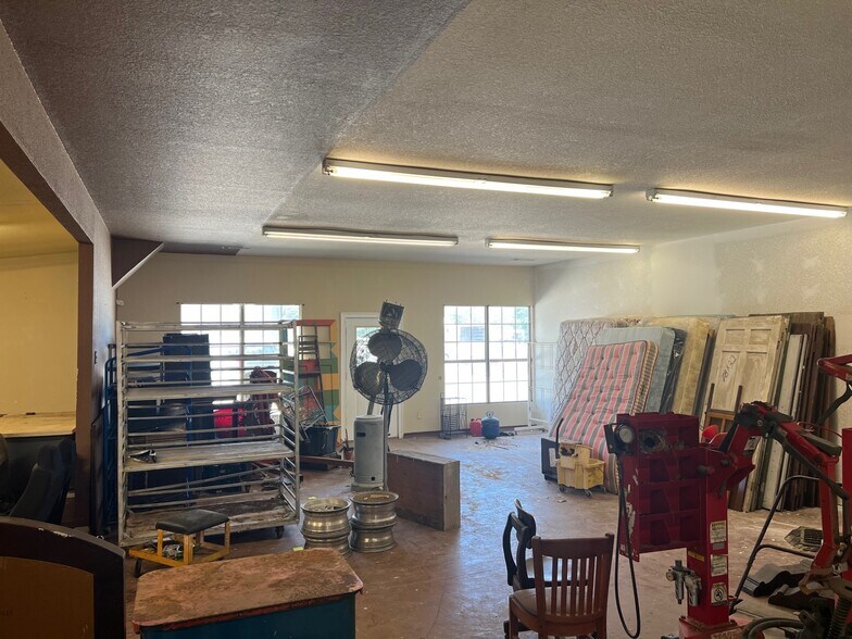 More Photos Of 8 Mashburn St, Hawkinsville Showroom For Sale