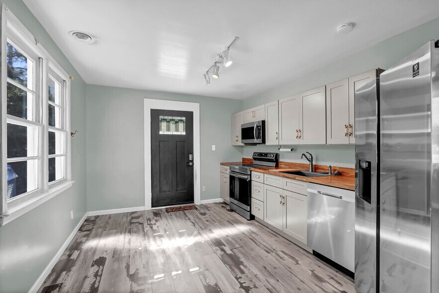 More Photos Of 892 Hwy 210, Holly Ridge Freestanding For Sale