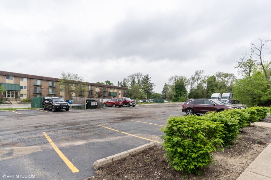 More Photos Of 675 E Irving Park Rd, Roselle Office Residential For Sale