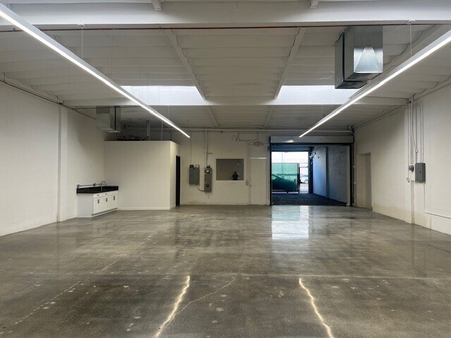 More Photos Of 5900 Smiley Dr, Culver City Warehouse For Lease