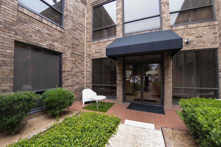 More Photos Of 2929 Mossrock Dr, San Antonio Office For Lease
