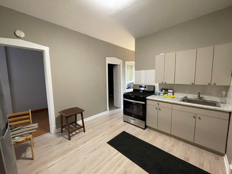 More Photos Of 2889 N Milwaukee Ave, Chicago Storefront Retail Residential For Sale