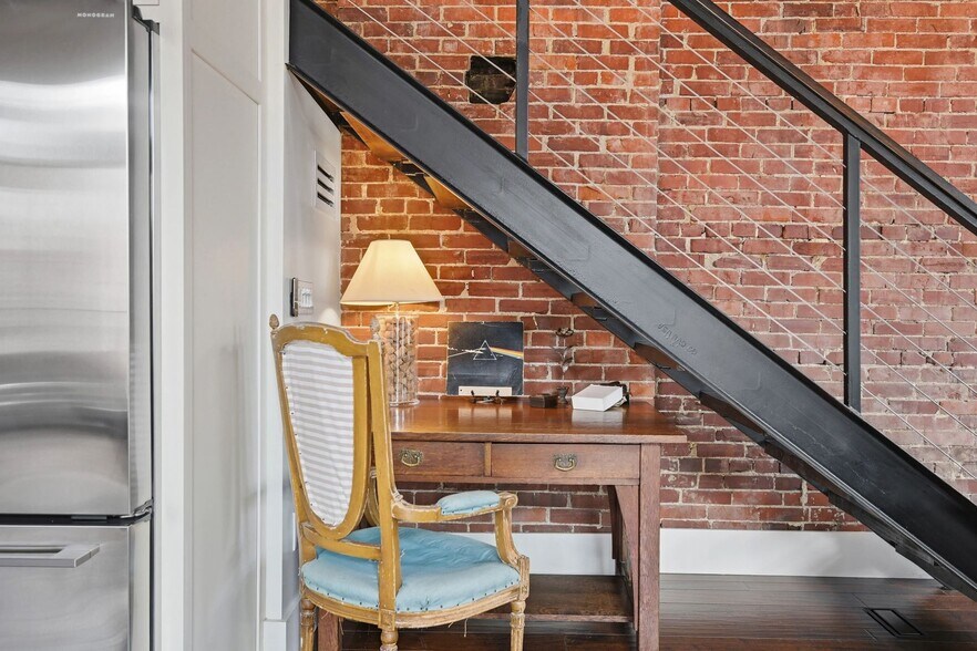 More Photos Of 443 Walnut St, Sewickley Flex For Sale