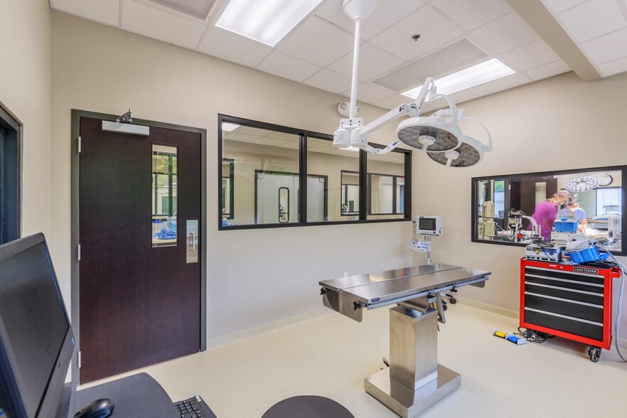 More Photos Of 3726 Latrobe Dr, Charlotte Office For Sale