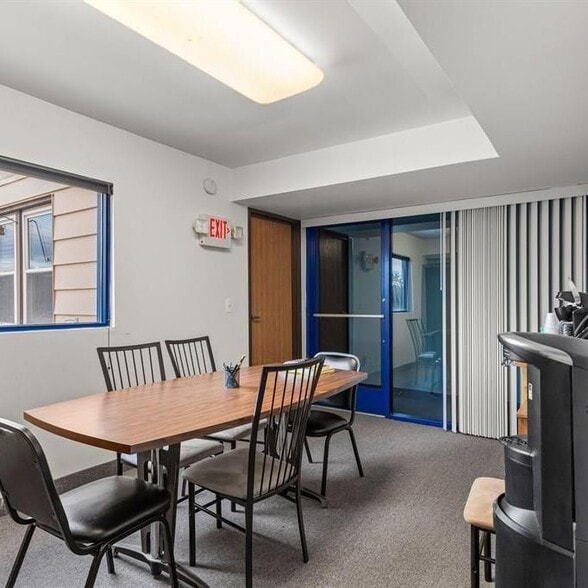 More Photos Of 3020 Oakwood Blvd, Melvindale Office For Lease