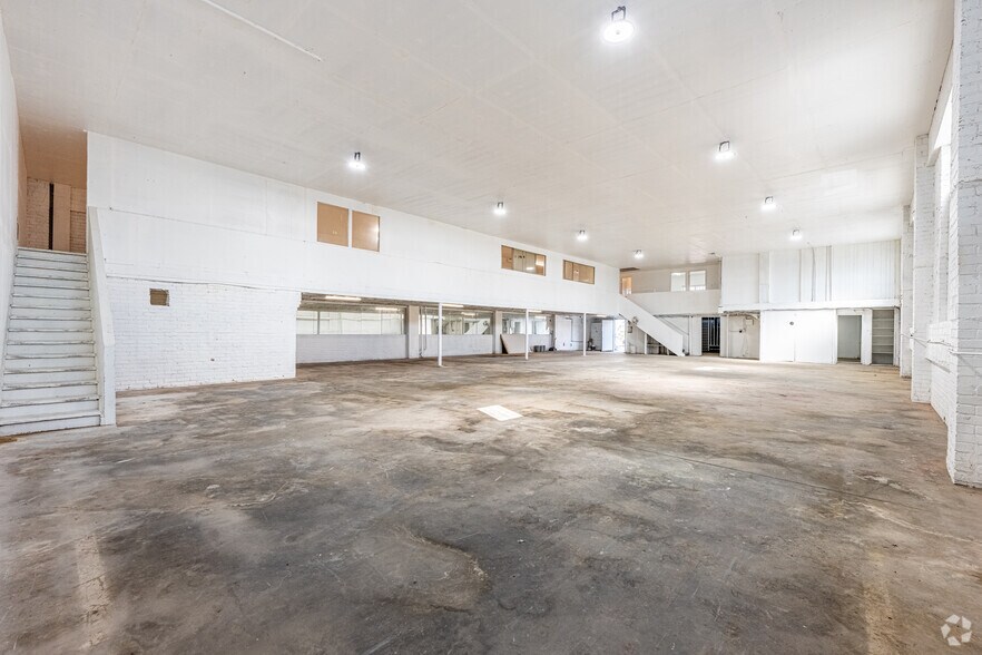 More Photos Of 3201-3215 S Broadway, Los Angeles Warehouse For Sale