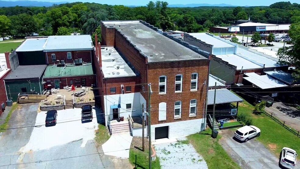 Primary Photo Of 222 E Main St, Walhalla General Retail For Sale