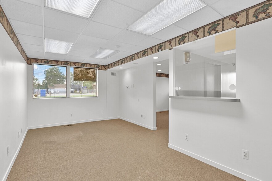 17301 8 Mile Rd E, Eastpointe, MI 48021 Freestanding For Sale