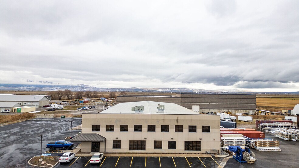 More Photos Of 3775 N 200 W, Hyde Park Service For Lease