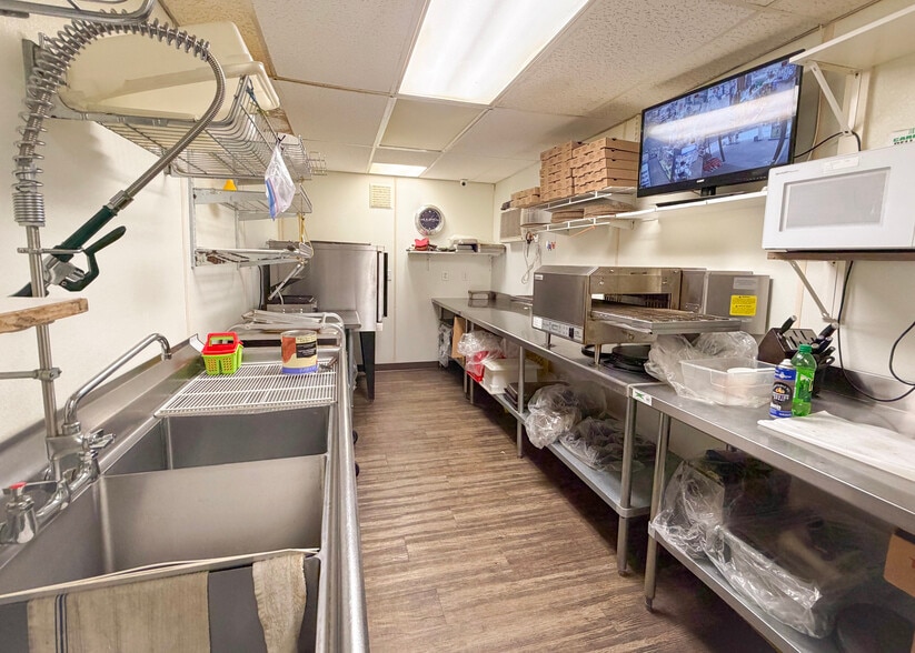More Photos Of 1866 W Trask Lake Rd, Barton City Service Station For Sale