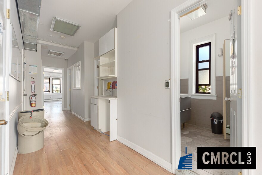 More Photos Of 131 Beverley, Brooklyn Flex For Lease