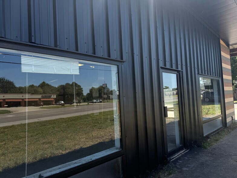 More Photos Of 18718 NE 23rd St, Harrah Industrial For Lease