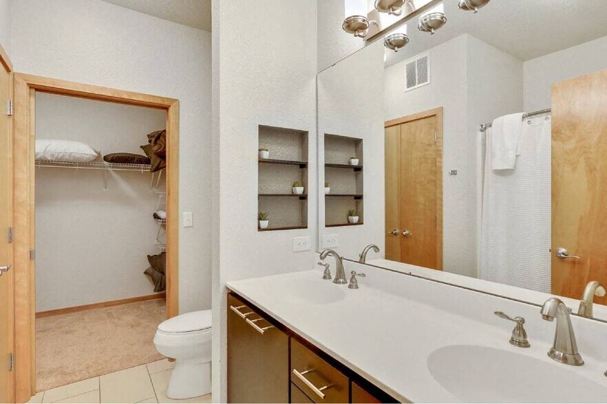 More Photos Of 2922 Aldrich Ave S, Minneapolis Apartments For Lease