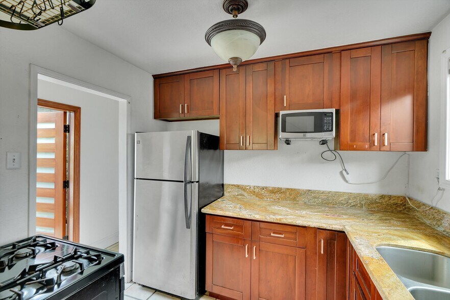 More Photos Of 828 Hill St, Santa Monica Apartments For Sale