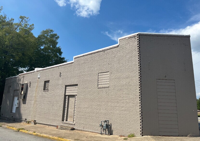 More Photos Of 702 Experiment St, Griffin Storefront Retail Office For Sale