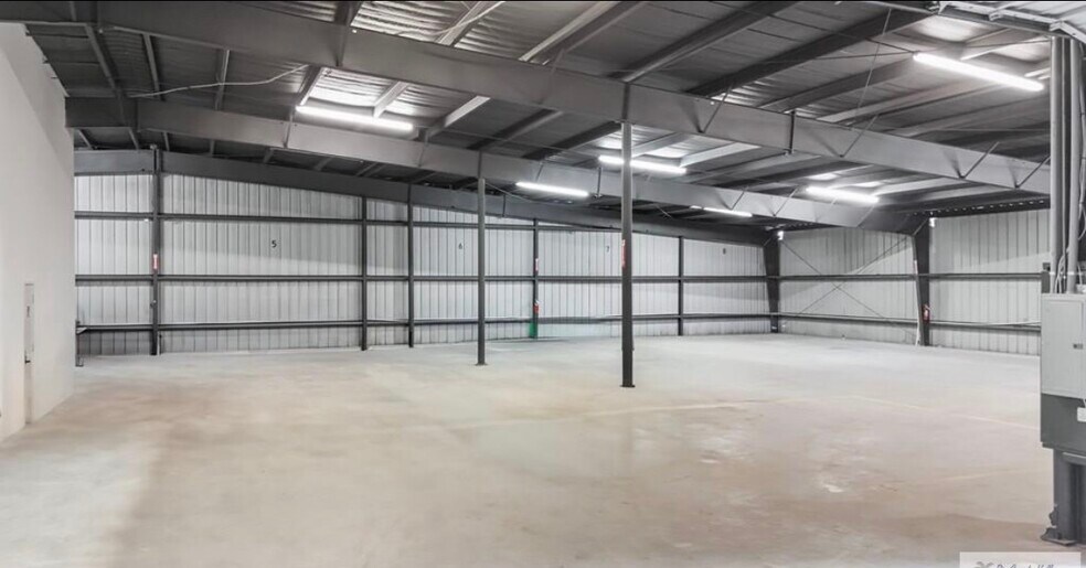 More Photos Of 1605 Military Rd, Brownsville Distribution For Lease