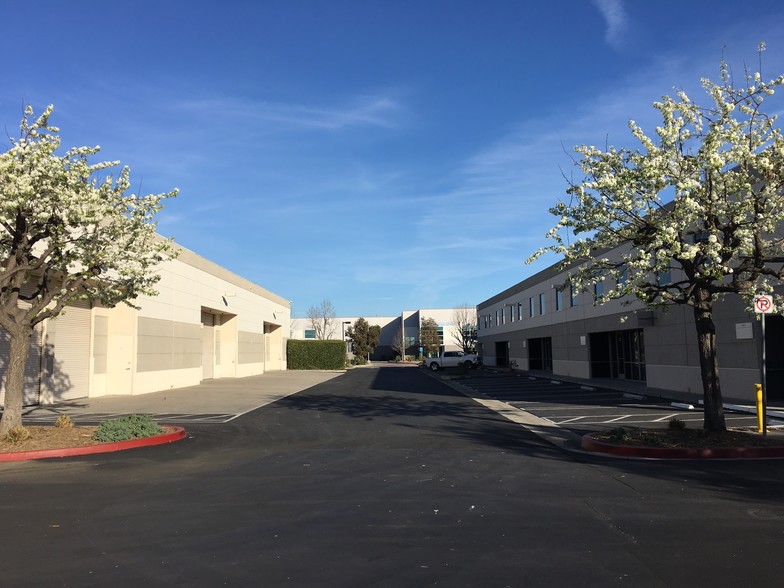 More Photos Of 2364 E Sturgis Rd, Oxnard Warehouse For Sale