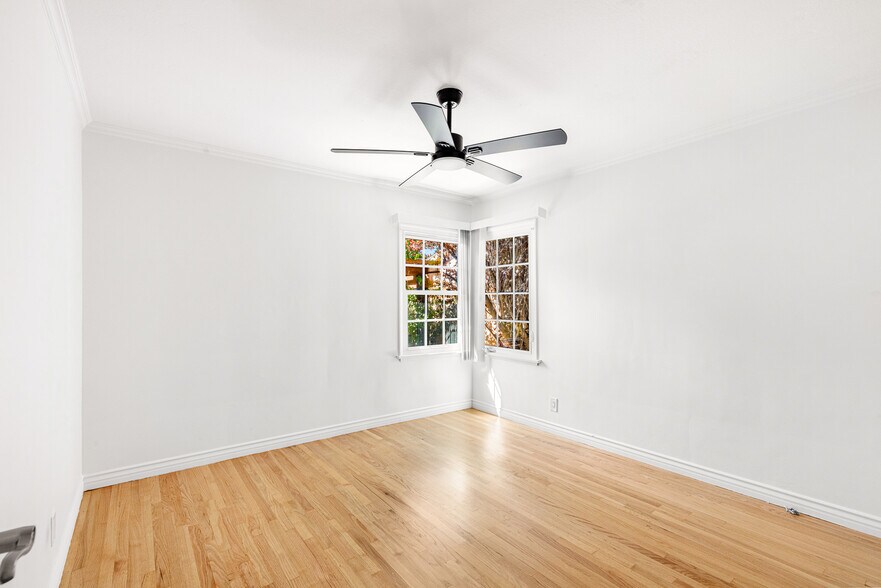 More Photos Of 5131 Don Pio Dr, Woodland Hills Multifamily For Sale